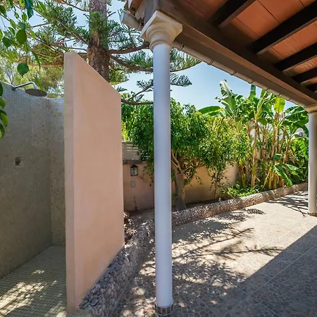 Charming For 6 Guests