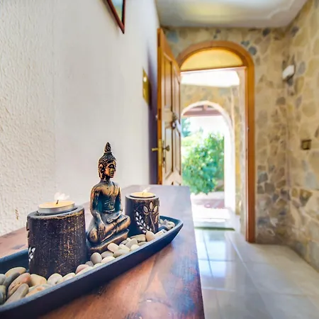 Charming For 6 Guests Ferienhaus *