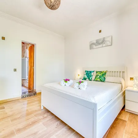 Charming For 6 Guests Ferienhaus *